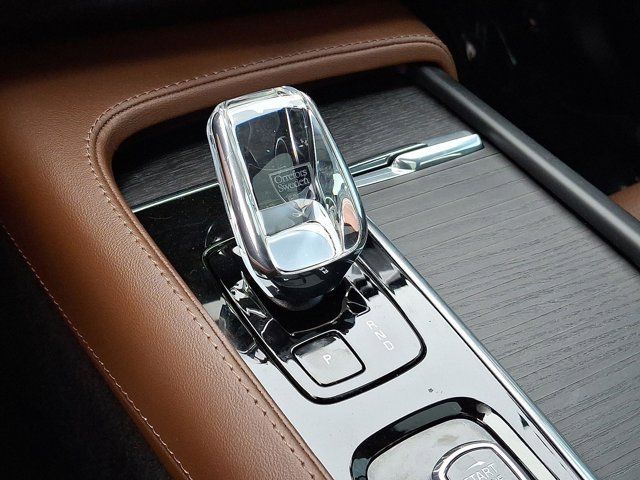 2023 Volvo XC90 Recharge Plug-In Hybrid Ultimate Dark Theme