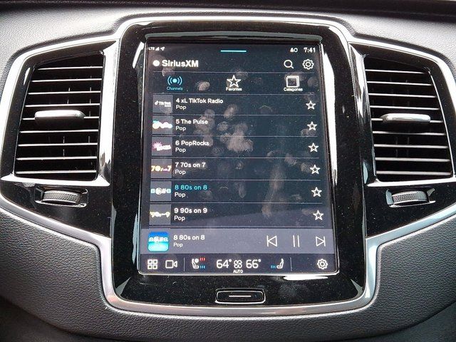 2023 Volvo XC90 Recharge Plug-In Hybrid Ultimate Dark Theme