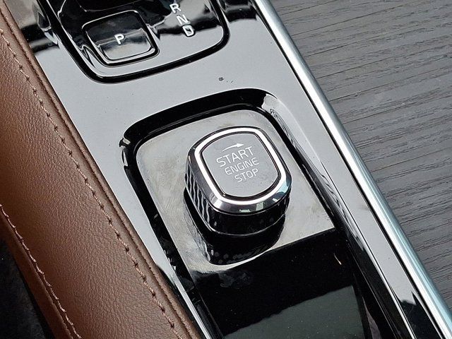 2023 Volvo XC90 Recharge Plug-In Hybrid Ultimate Dark Theme