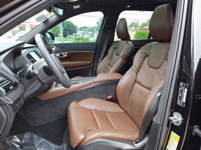 2023 Volvo XC90 Recharge Plug-In Hybrid Ultimate Dark Theme