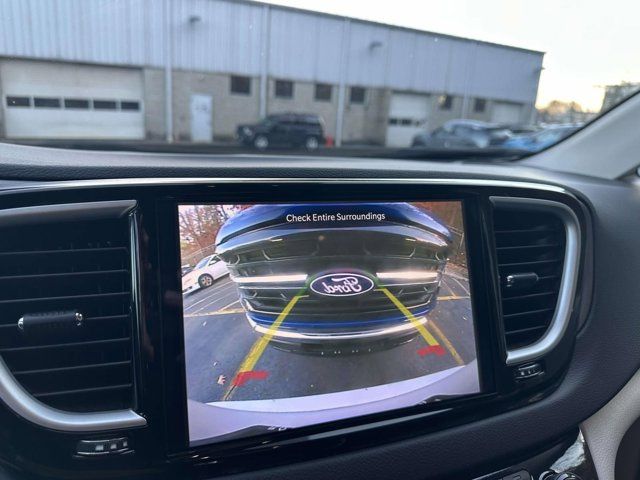 2024 Chrysler Pacifica Touring L 2024 Chrysler Pacifica Touring L