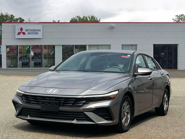 2024 Hyundai Elantra SE IVT
