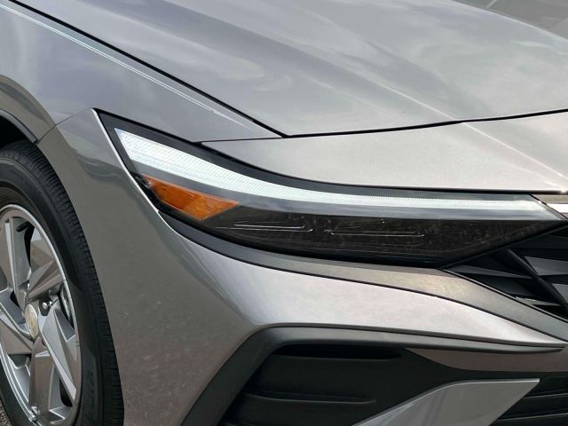 2024 Hyundai Elantra SE IVT