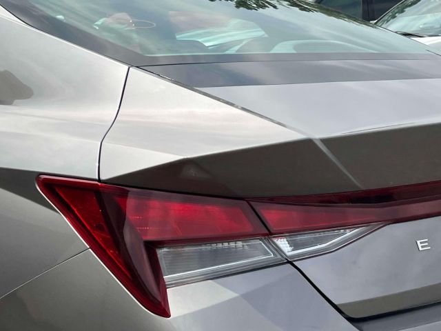 2024 Hyundai Elantra SE IVT