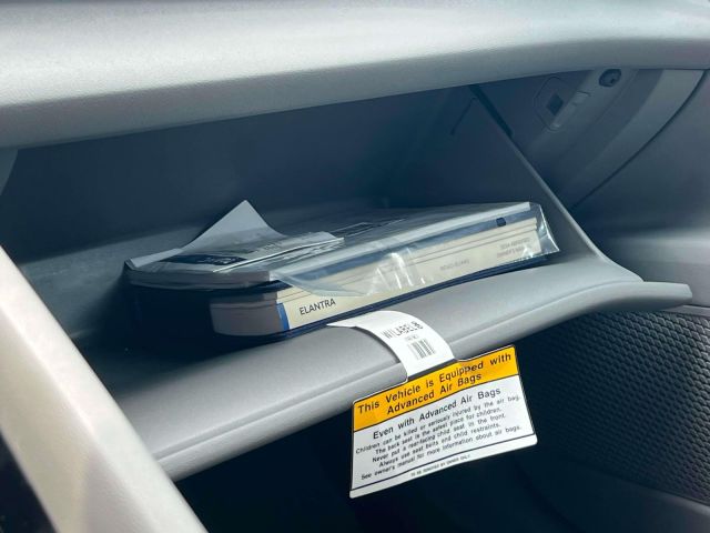 2024 Hyundai Elantra SE IVT