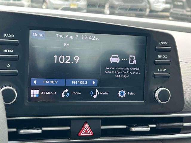2024 Hyundai Elantra SE IVT