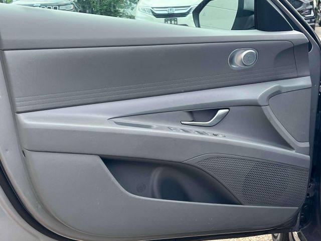 2024 Hyundai Elantra SE IVT