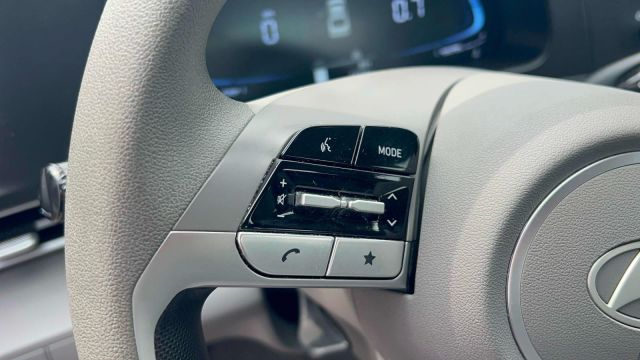 2024 Hyundai Elantra SE IVT