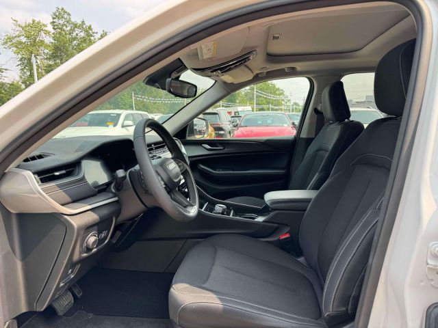 2024 Jeep Grand Cherokee Laredo X 4x4