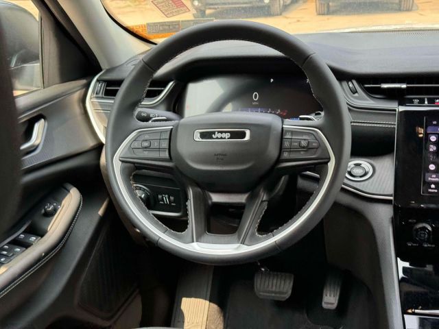 2024 Jeep Grand Cherokee Laredo X 4x4