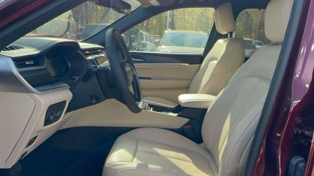 2024 Jeep Grand Cherokee Limited 4x4 2024 Jeep Grand Cherokee Limited 4x4