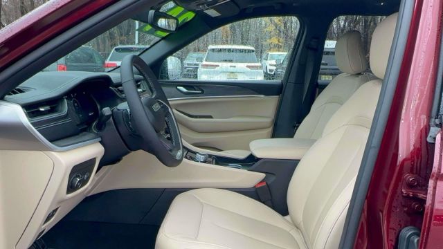 2024 Jeep Grand Cherokee Limited 4x4 2024 Jeep Grand Cherokee Limited 4x4