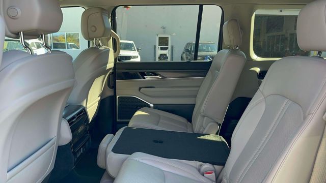 2024 Jeep Wagoneer L Series III 4x4 2024 Jeep Wagoneer L Series III 4x4