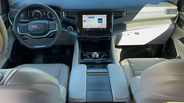 2024 Jeep Wagoneer L Series III 4x4 2024 Jeep Wagoneer L Series III 4x4