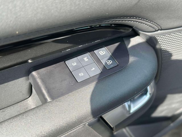 2024 Land Rover Discovery P300 S