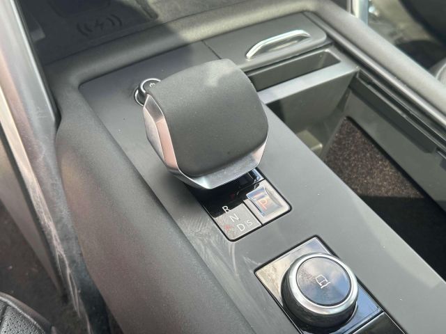 2024 Land Rover Discovery P300 S