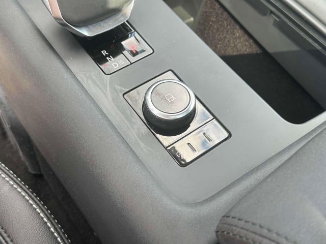 2024 Land Rover Discovery P300 S