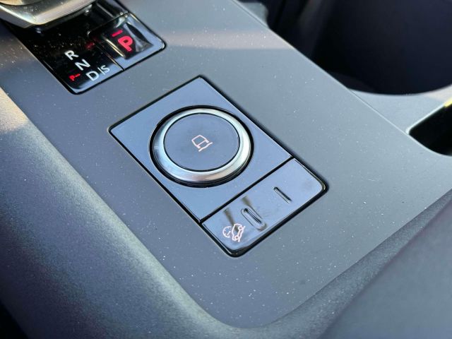 2024 Land Rover Discovery P300 S