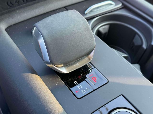 2024 Land Rover Discovery P300 S