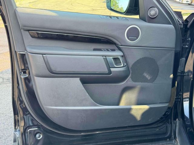 2024 Land Rover Discovery P300 S