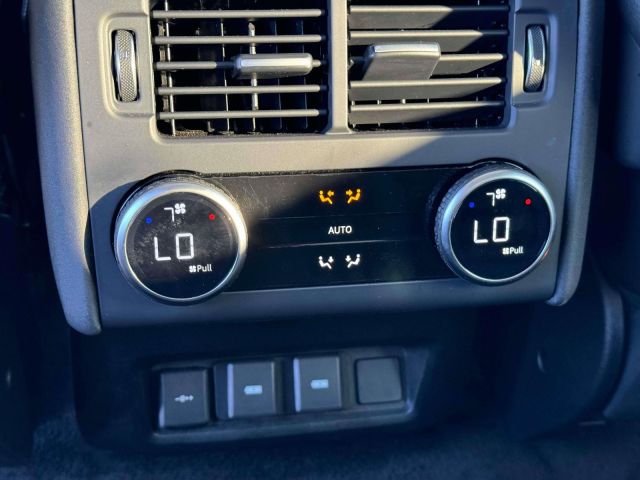2024 Land Rover Discovery P300 S