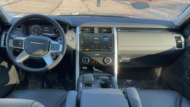 2024 Land Rover Discovery P300 S