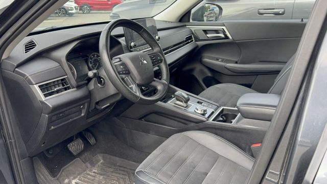 2024 Mitsubishi Outlander SE FWD