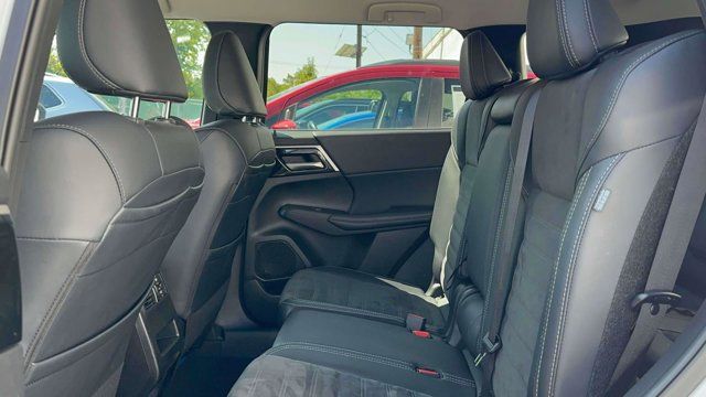 2024 Mitsubishi Outlander Plug-In Hybrid SE