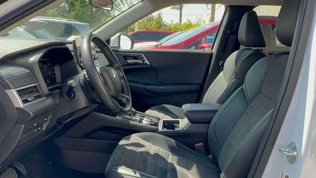 2024 Mitsubishi Outlander Plug-In Hybrid SE