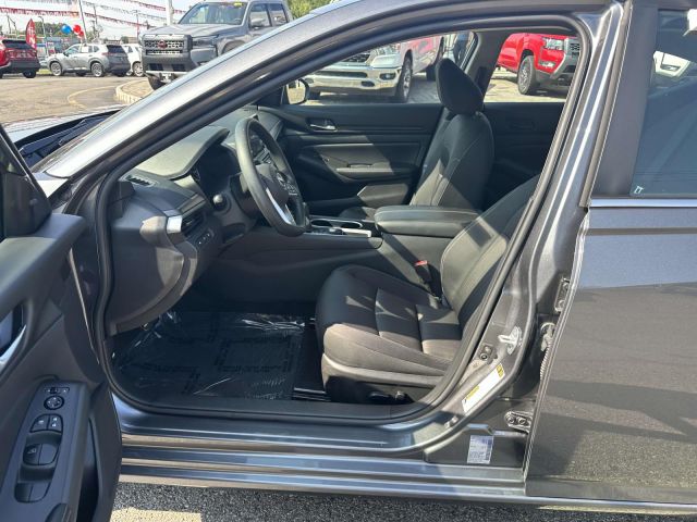 2024 Nissan Altima 2.5 SV Sedan