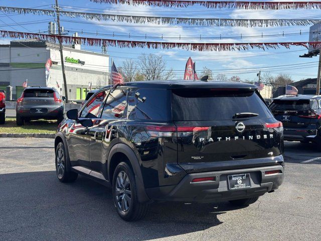 2024 Nissan Pathfinder S