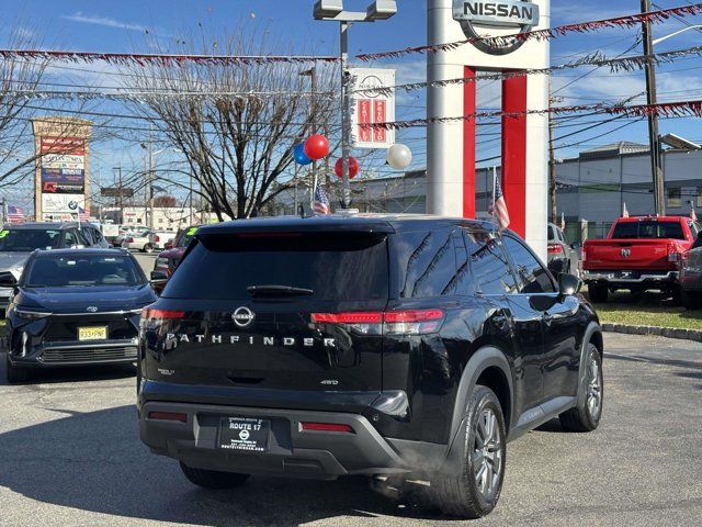 2024 Nissan Pathfinder S
