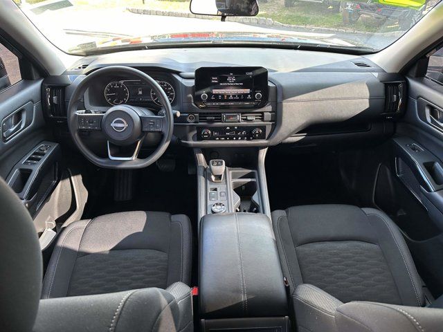 2024 Nissan Pathfinder S