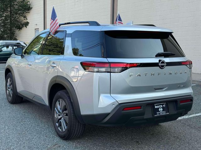 2024 Nissan Pathfinder SV 4WD