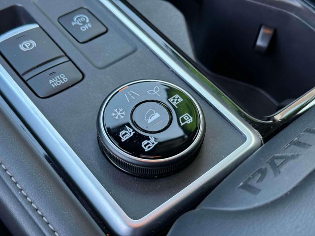 2024 Nissan Pathfinder SV 4WD