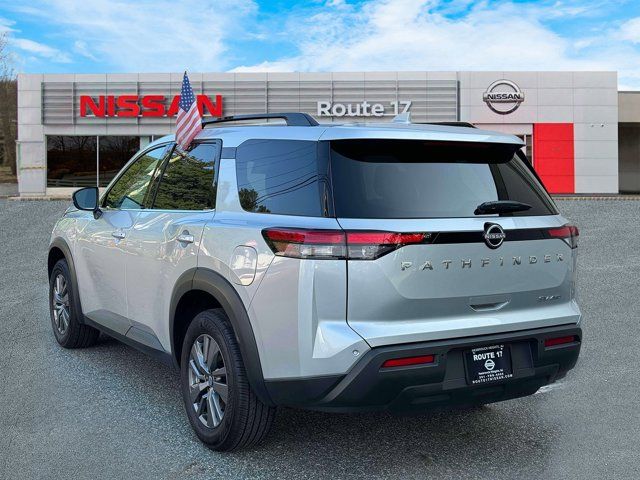 2024 Nissan Pathfinder SV
