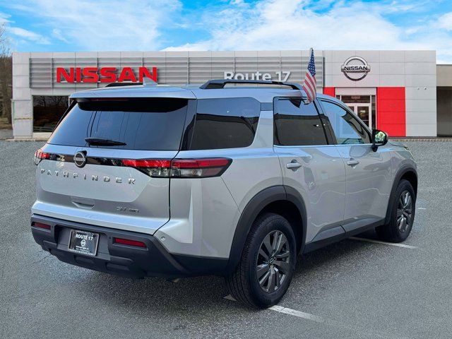 2024 Nissan Pathfinder SV