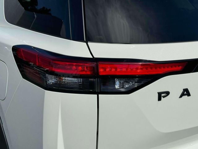 2024 Nissan Pathfinder SV 4WD