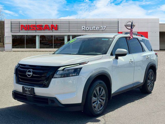 2024 Nissan Pathfinder SV