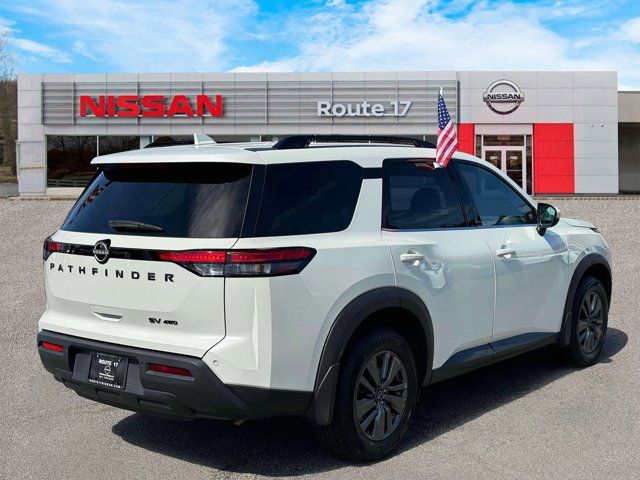 2024 Nissan Pathfinder SV