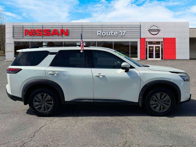 2024 Nissan Pathfinder SV