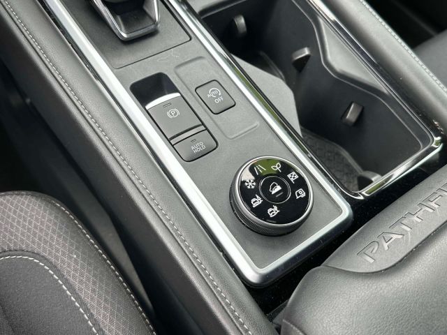 2024 Nissan Pathfinder SV 4WD
