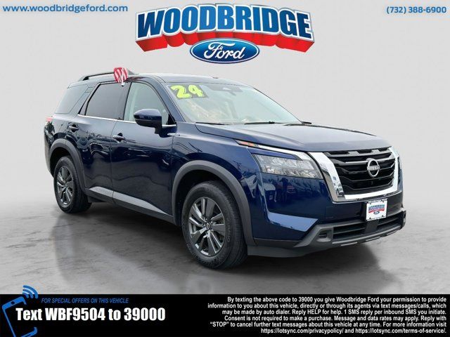 2024 Nissan Pathfinder SV