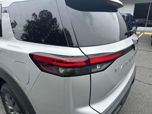 2024 Nissan Pathfinder SV 4WD