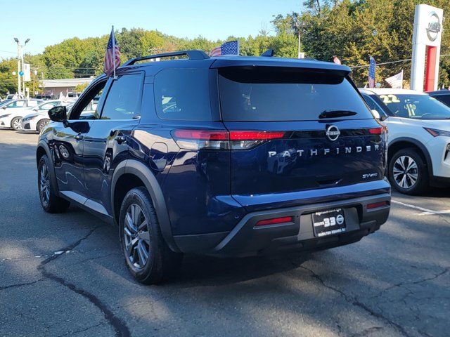 2024 Nissan Pathfinder SV