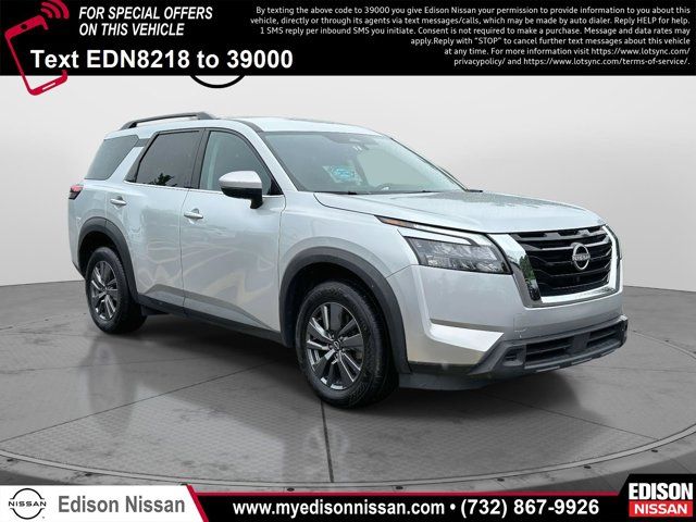 2024 Nissan Pathfinder SV