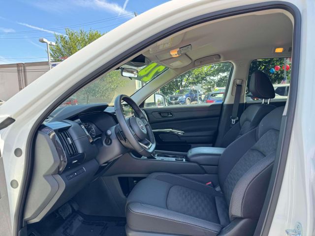 2024 Nissan Pathfinder SV 4WD