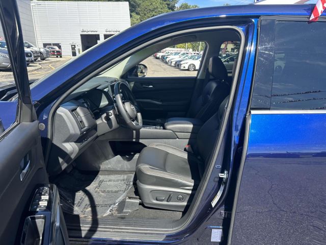 2024 Nissan Pathfinder SL 4WD