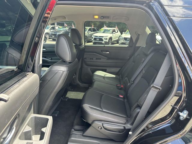 2024 Nissan Pathfinder SL 4WD