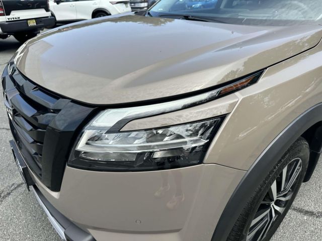 2024 Nissan Pathfinder Platinum 4WD